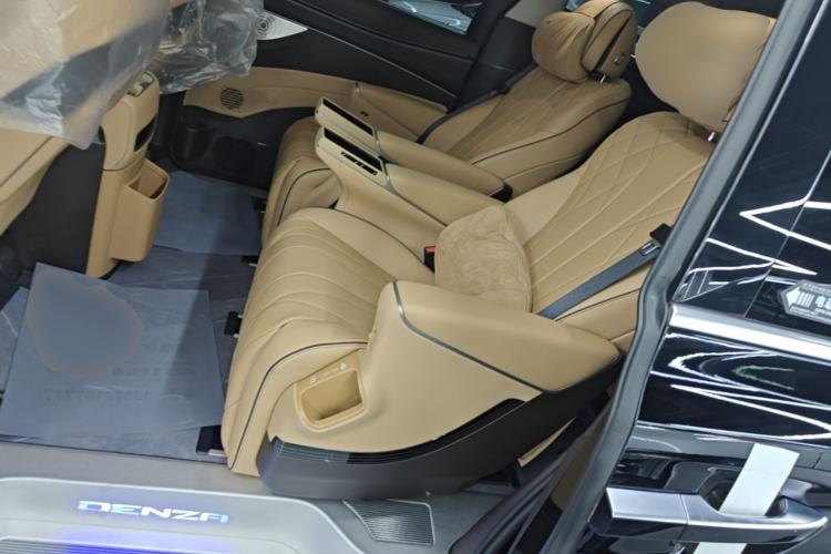 Used Denza D9 2024 DM-i 980 Four-Wheel Drive Prestige Model Left Rear Seat