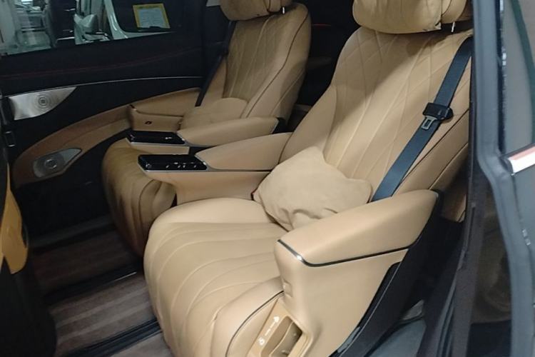 Used Denza D9 2024 DM-i 980 Four-Wheel Drive Prestige Model Left Rear Seat