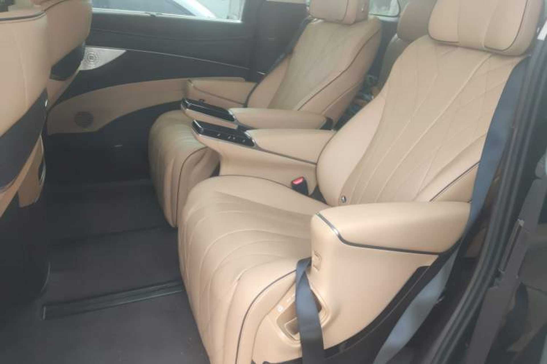 Used Denza D9 2024 DM-i 980 Four-Wheel Drive Prestige Model Left Rear Seat