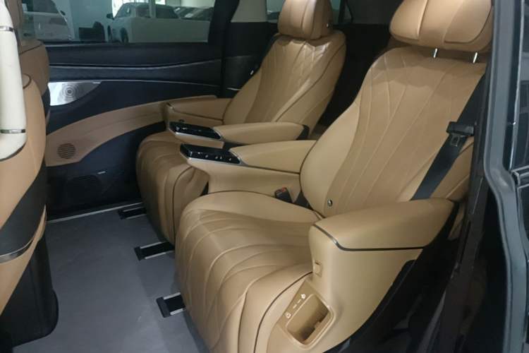 Used Denza D9 2024 DM-i 1050 Luxury Model Left Rear Seat
