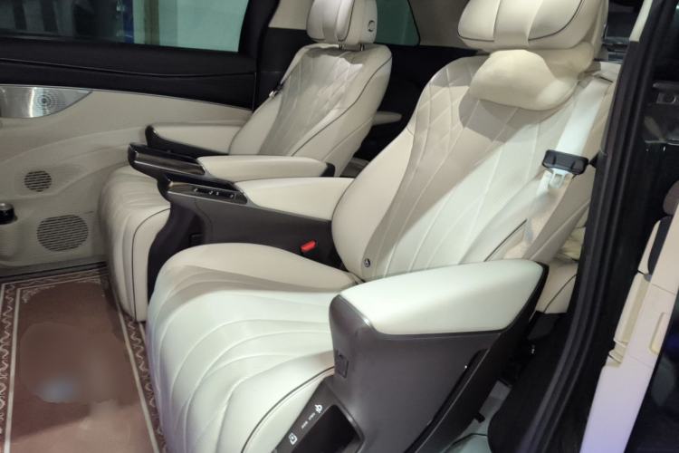 Used Denza D9 2024 DM-i 980 Four-Wheel Drive Prestige Model Left Rear Seat