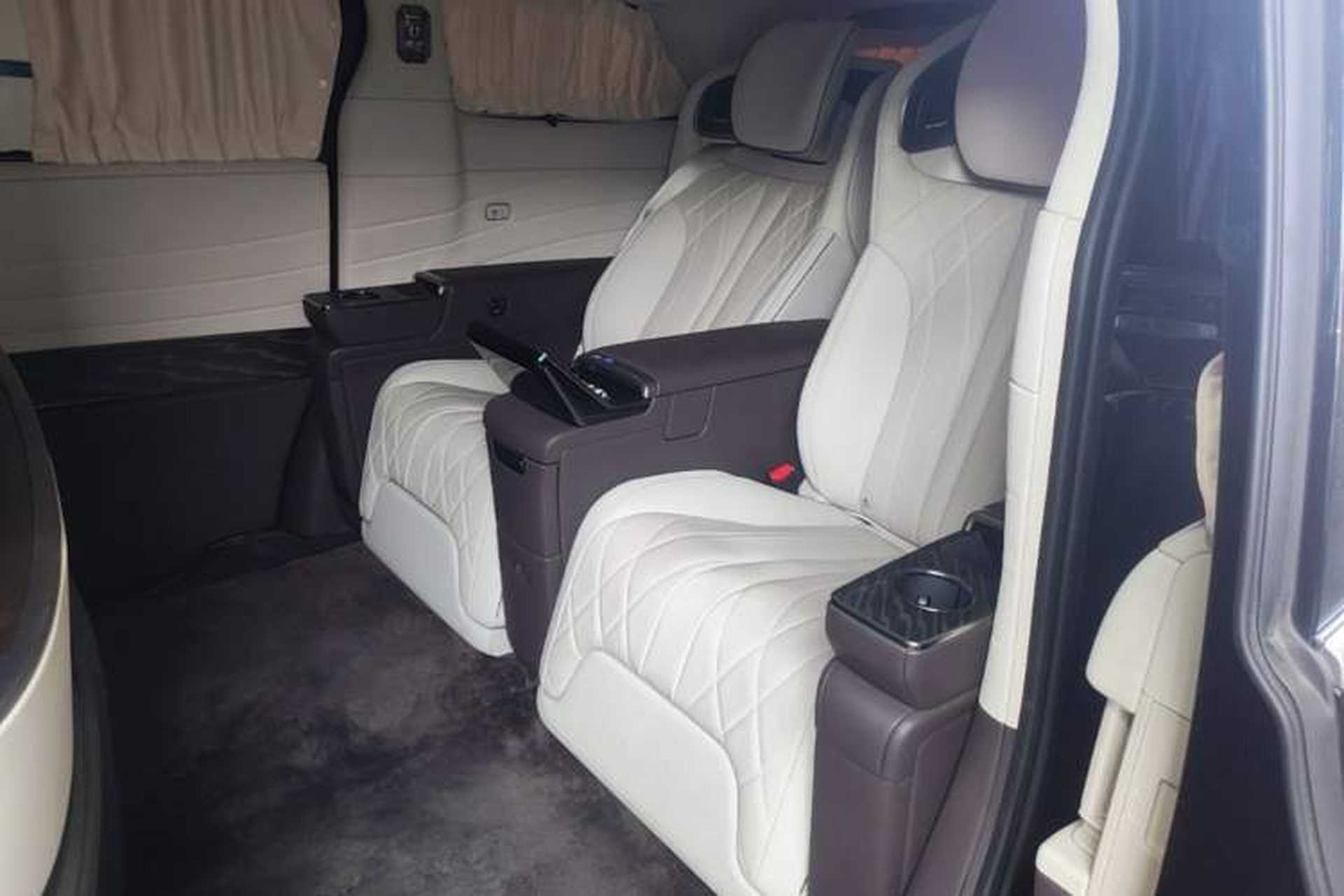 Used Denza D9 2024 PIONEER Four-Seat Pioneer Edition Left Rear Seat