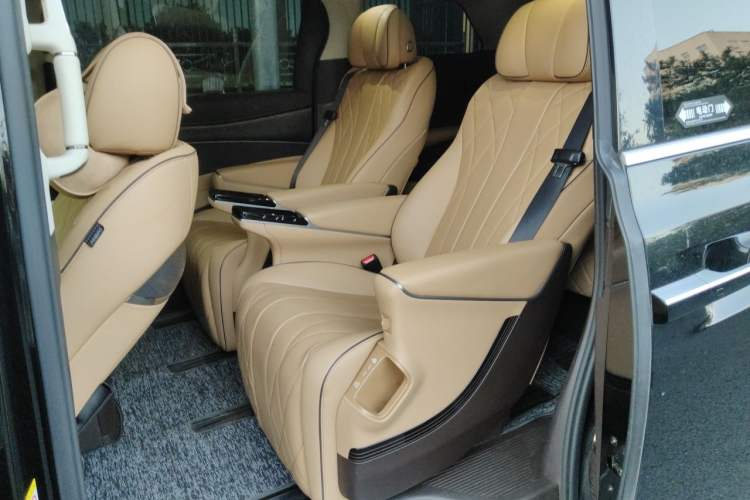Used Denza D9 2024 EV 620 Premium Model Left Rear Seat