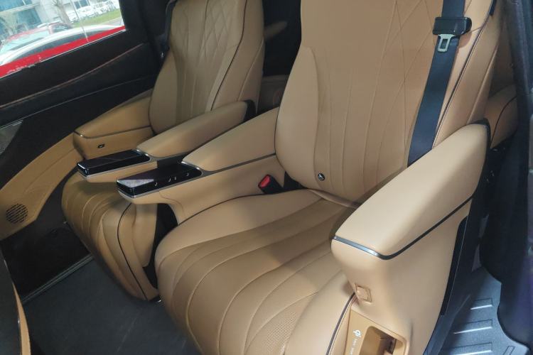 Used Denza D9 2024 DM-i 980 Four-Wheel Drive Prestige Model Left Rear Seat