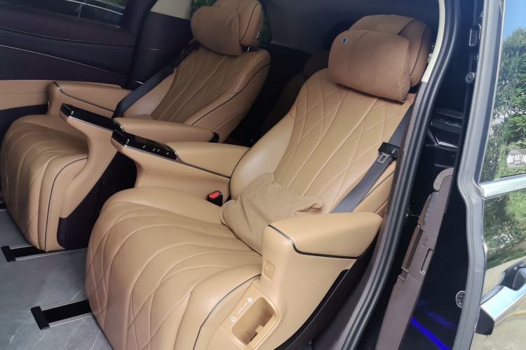 Used Denza D9 2024 DM-i 980 Four-Wheel Drive Flagship Model Left Rear Seat