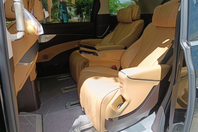 Used Denza D9 2024 DM-i 980 Four-Wheel Drive Prestige Model Left Rear Seat