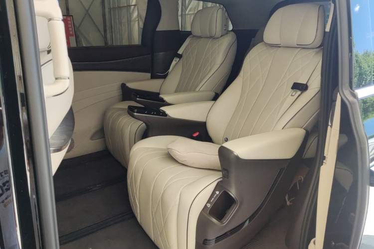 Used Denza D9 2024 DM-i 1050 Luxury Model Left Rear Seat