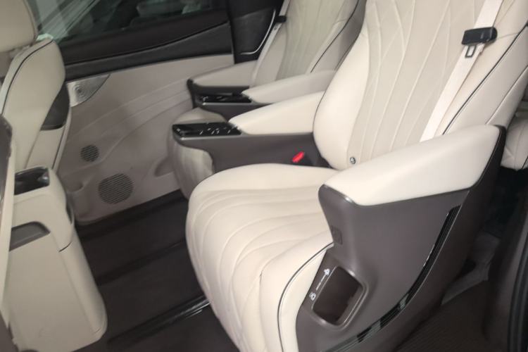 Used Denza D9 2024 DM-i 1050 Luxury Model Left Rear Seat
