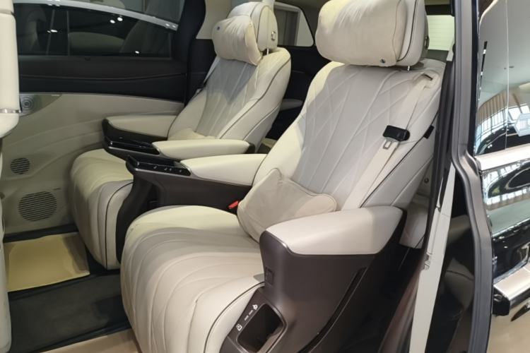 Used Denza D9 2024 DM-i 980 Four-Wheel Drive Prestige Model Left Rear Seat