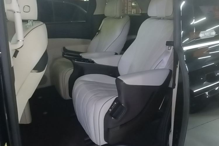 Used Denza D9 2024 DM-i 980 Four-Wheel Drive Prestige Model Left Rear Seat