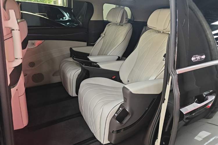Used Denza D9 2024 DM-i 980 Four-Wheel Drive Prestige Model Left Rear Seat