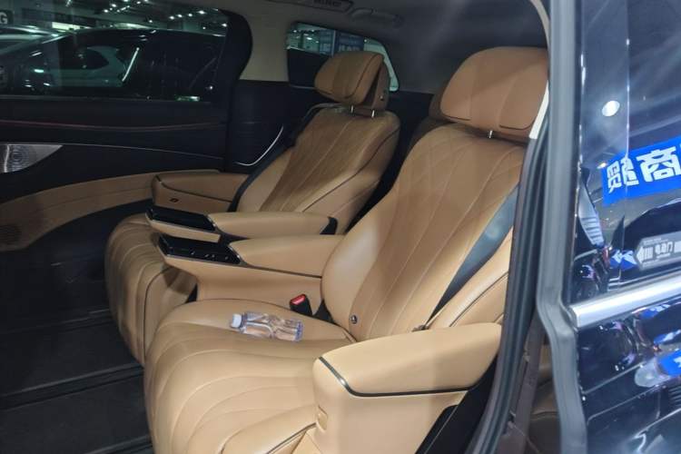 Used Denza D9 2024 DM-i 980 Four-Wheel Drive Flagship Model Left Rear Seat