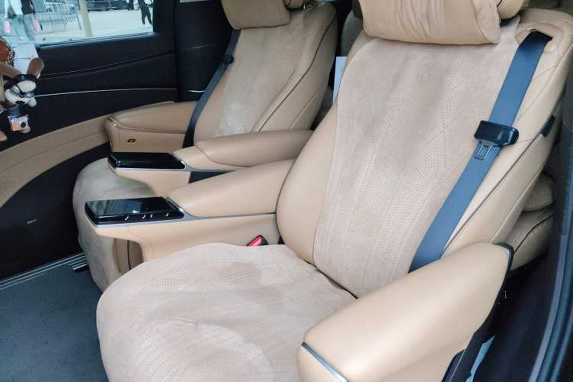 Used Denza D9 2024 DM-i 980 Four-Wheel Drive Prestige Model Left Rear Seat