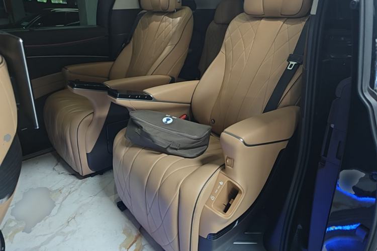Used Denza D9 2024 DM-i 980 Four-Wheel Drive Flagship Model Left Rear Seat
