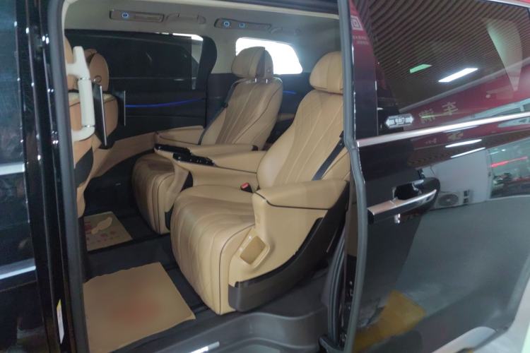 Used Denza D9 2024 EV 600 Four-Wheel-Drive Flagship Model Left Rear Seat