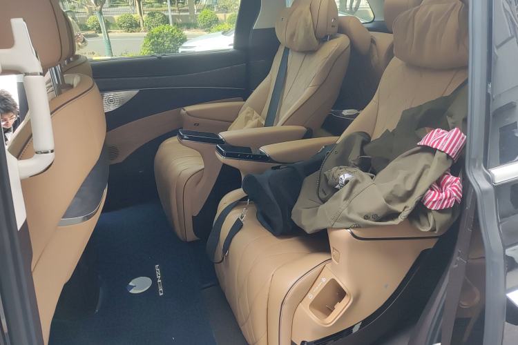 Used Denza D9 2024 DM-i 1050 Luxury Model Left Rear Seat