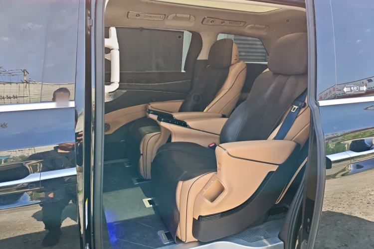 Used Denza D9 2024 DM-i 1050 Luxury Model Left Rear Seat