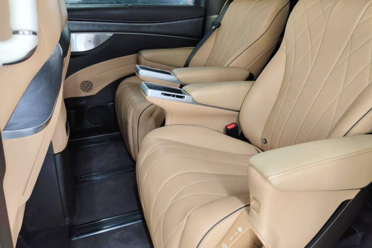 Used Denza D9 2024 DM-i 1050 Luxury Model Left Rear Seat