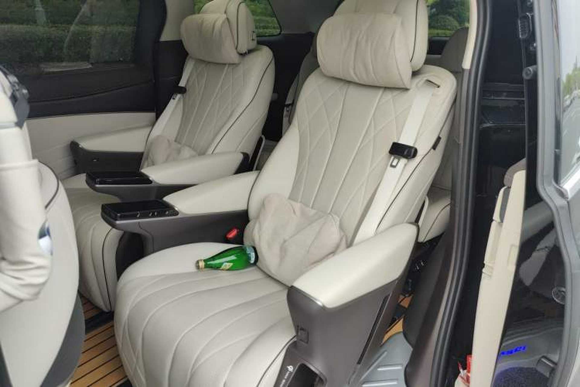 Used Denza D9 2024 DM-i 980 Four-Wheel Drive Prestige Model Left Rear Seat