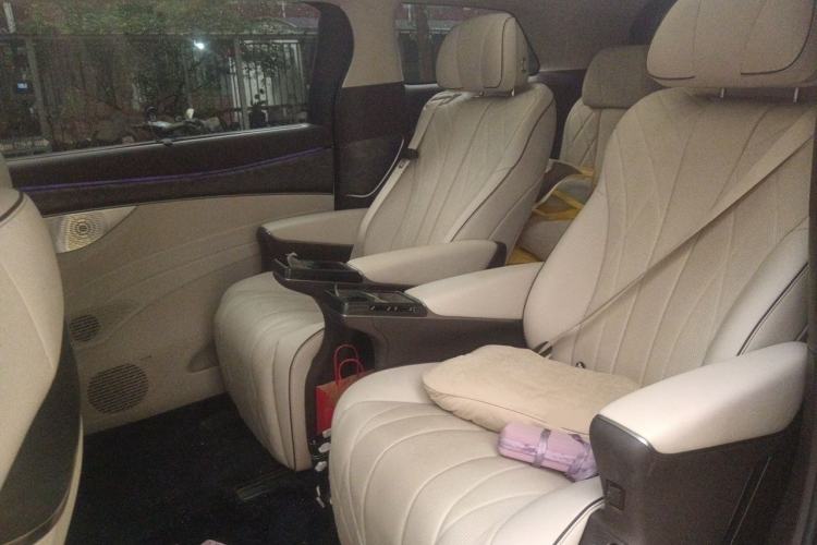 Used Denza D9 2024 DM-i 980 Four-Wheel Drive Prestige Model Left Rear Seat
