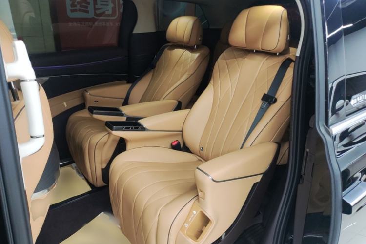 Used Denza D9 2024 DM-i 980 Four-Wheel Drive Prestige Model Left Rear Seat