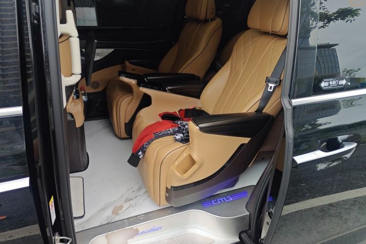 Used Denza D9 2024 EV 620 Premium Model Left Rear Seat