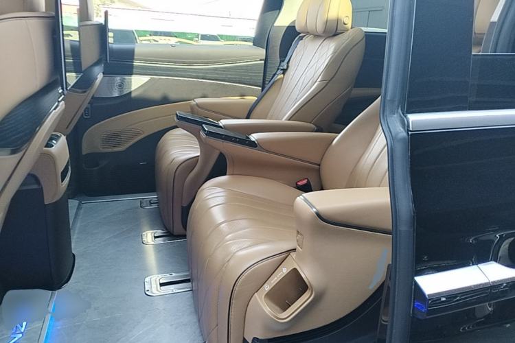 Used Denza D9 2024 DM-i 980 Four-Wheel Drive Flagship Model Left Rear Seat