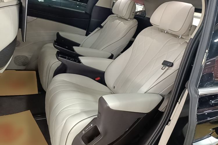 Used Denza D9 2024 DM-i 980 Four-Wheel Drive Flagship Model Left Rear Seat