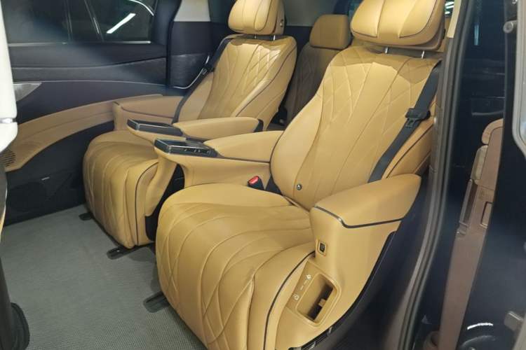 Used Denza D9 2024 DM-i 1050 Luxury Model Left Rear Seat