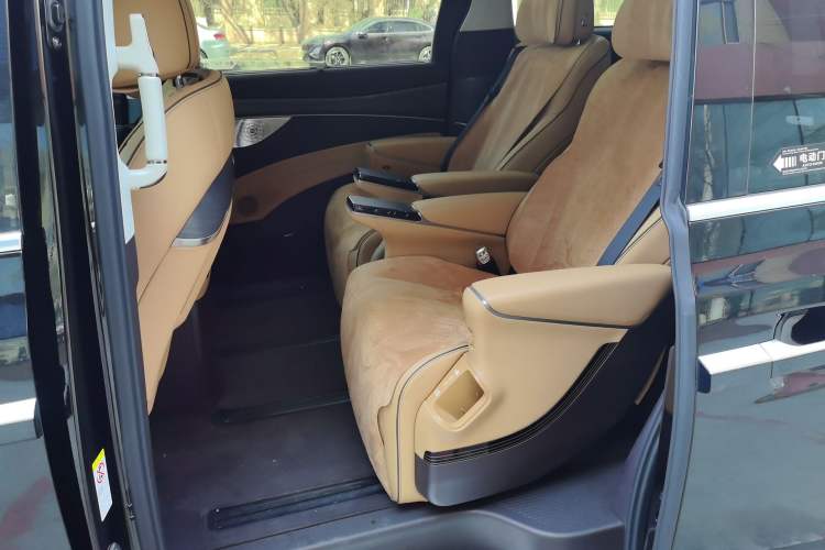 Used Denza D9 2024 DM-i 1050 Luxury Model Left Rear Seat