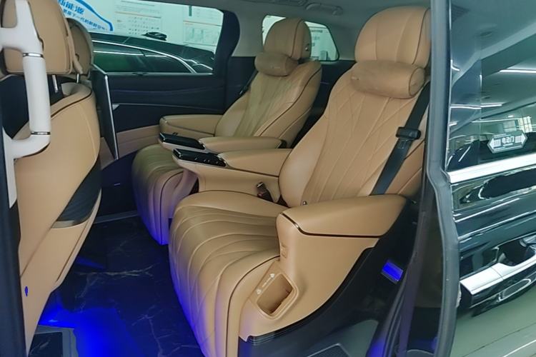 Used Denza D9 2024 DM-i 980 Four-Wheel Drive Flagship Model Left Rear Seat