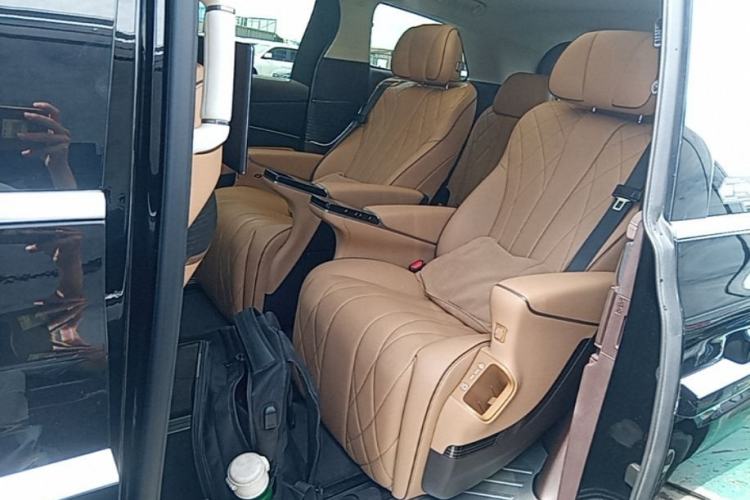 Used Denza D9 2024 DM-i 980 Four-Wheel Drive Flagship Model Left Rear Seat
