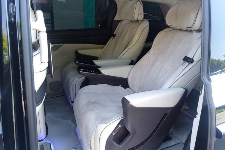 Used Denza D9 2024 DM-i 980 Four-Wheel Drive Flagship Model Left Rear Seat