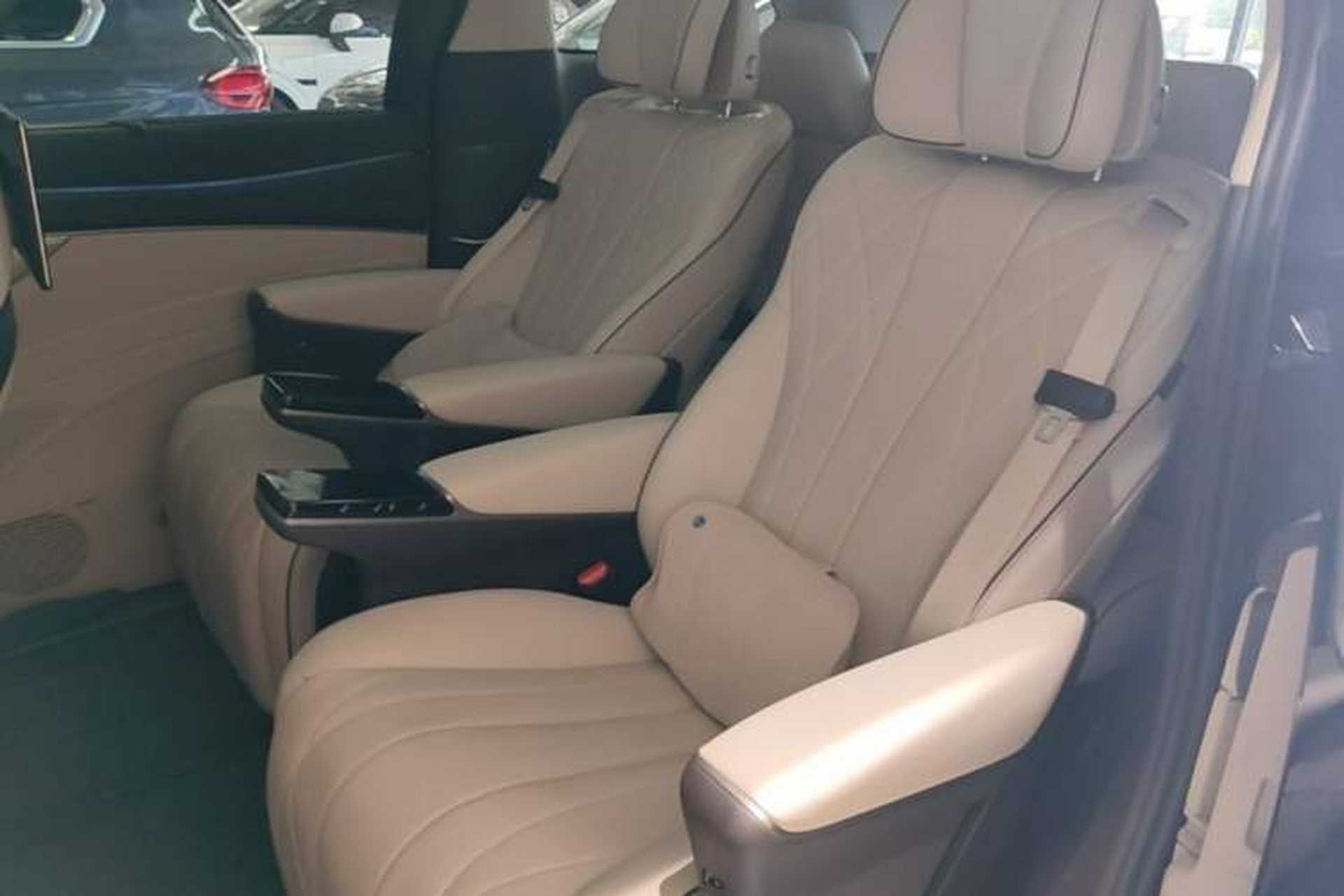 Used Denza D9 2024 DM-i 980 Four-Wheel Drive Flagship Model Left Rear Seat