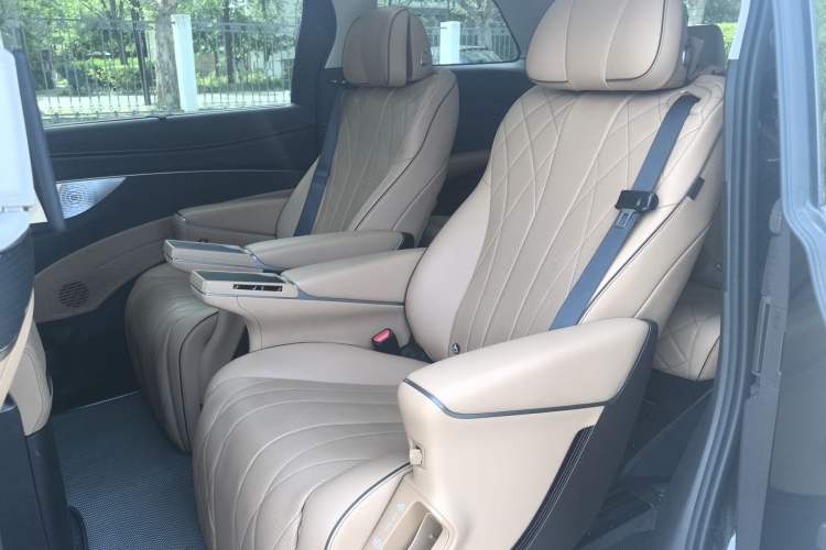 Used Denza D9 2024 DM-i 980 Four-Wheel Drive Flagship Model Left Rear Seat