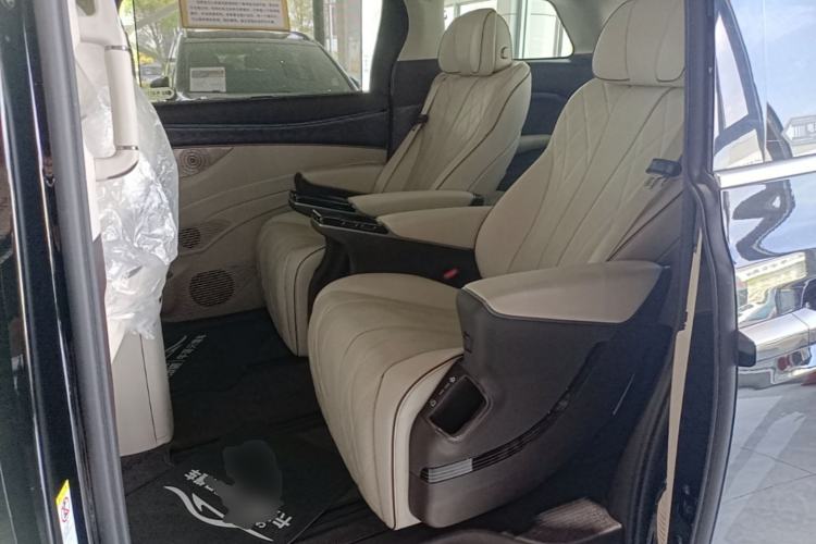 Used Denza D9 2024 DM-i 980 Four-Wheel Drive Prestige Model Left Rear Seat