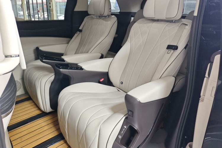 Used Denza D9 2024 DM-i 980 Four-Wheel Drive Flagship Model Left Rear Seat