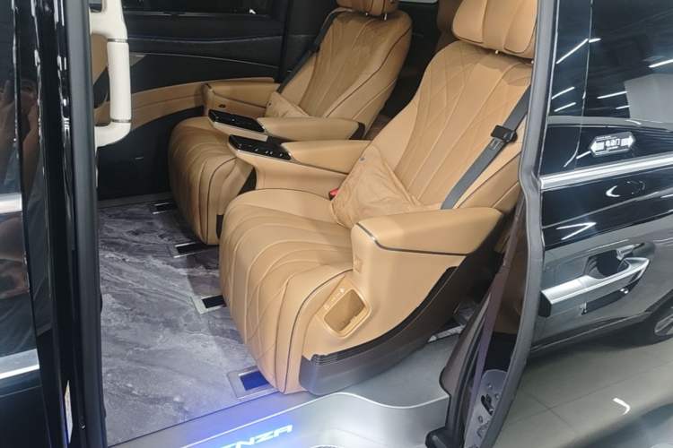 Used Denza D9 2024 DM-i 980 Four-Wheel Drive Prestige Model Left Rear Seat