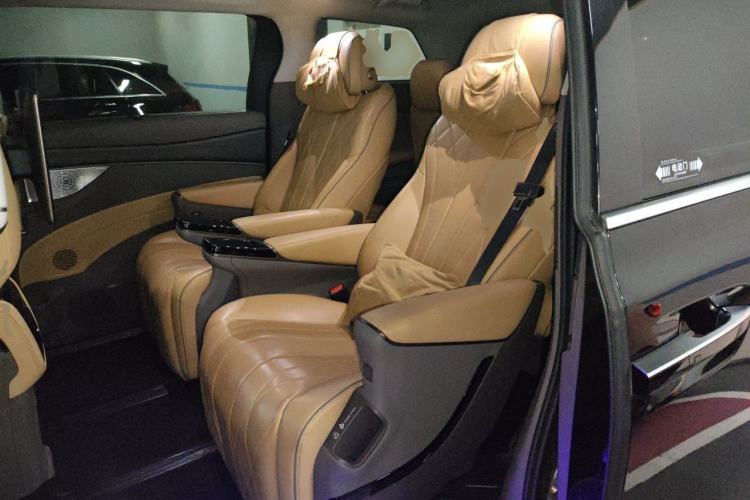 Used Denza D9 2024 DM-i 980 Four-Wheel Drive Prestige Model Left Rear Seat