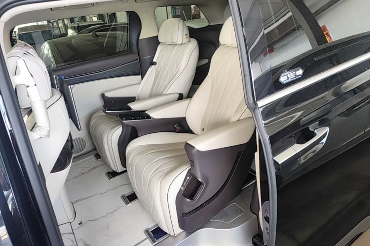 Used Denza D9 2024 DM-i 980 Four-Wheel Drive Flagship Model Left Rear Seat