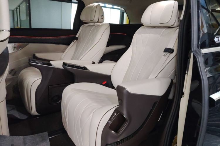 Used Denza D9 2024 DM-i 980 Four-Wheel Drive Prestige Model Left Rear Seat