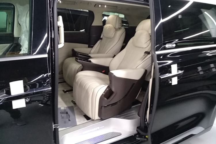 Used Denza D9 2024 DM-i 980 Four-Wheel Drive Flagship Model Left Rear Seat