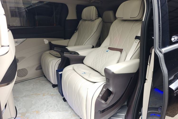 Used Denza D9 2024 DM-i 980 Four-Wheel Drive Prestige Model Left Rear Seat