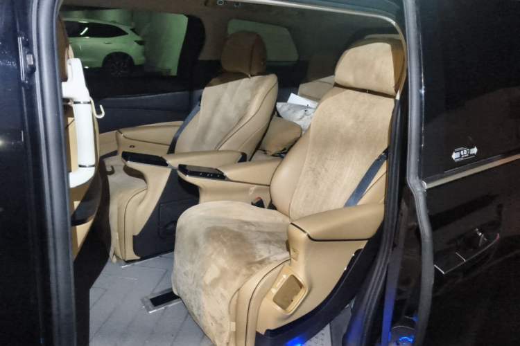 Used Denza D9 2024 DM-i 1050 Luxury Model Left Rear Seat