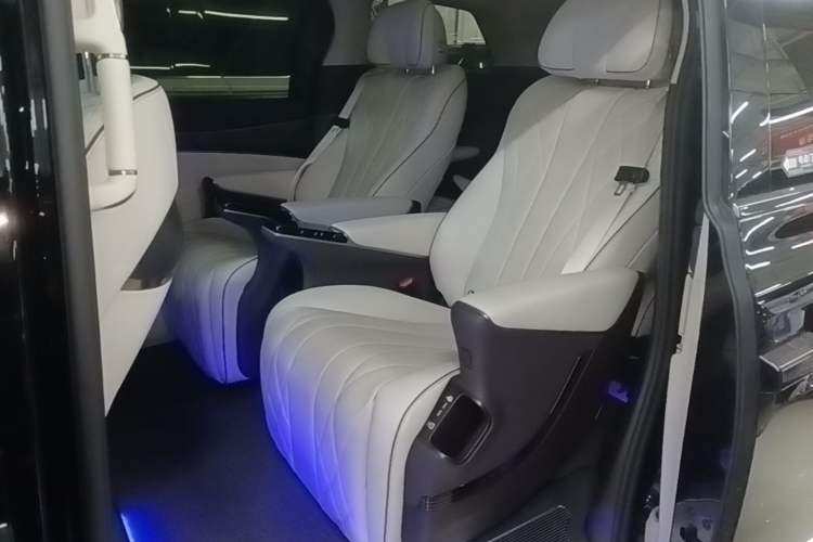 Used Denza D9 2024 DM-i 1050 Luxury Model Left Rear Seat