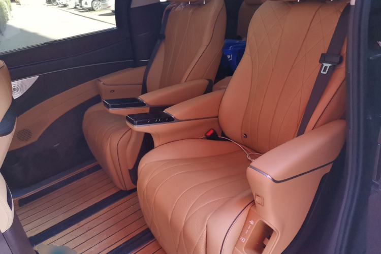 Used Denza D9 2024 DM-i 980 Four-Wheel Drive Prestige Model Left Rear Seat