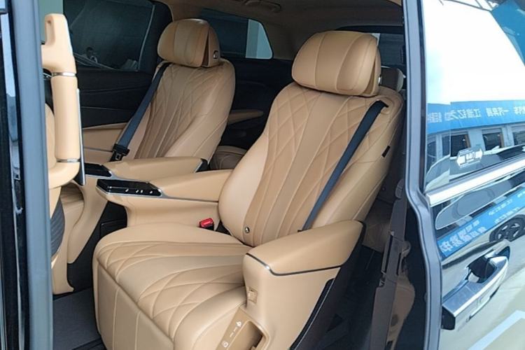 Used Denza D9 2024 DM-i 980 Four-Wheel Drive Flagship Model Left Rear Seat