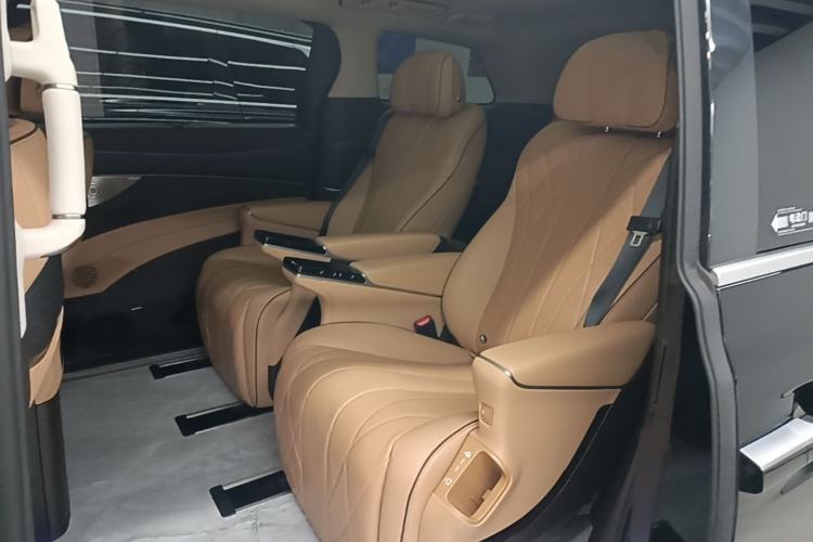 Used Denza D9 2024 DM-i 980 Four-Wheel Drive Prestige Model Left Rear Seat