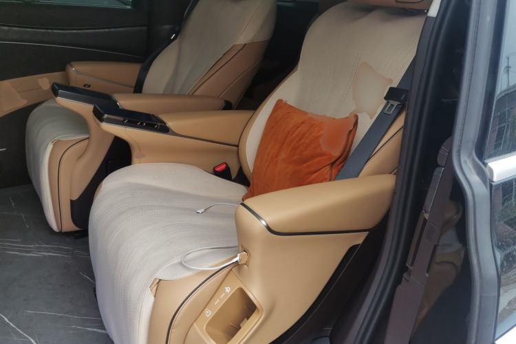 Used Denza D9 2024 EV 620 Premium Model Left Rear Seat