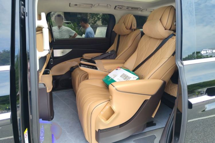 Used Denza D9 2024 DM-i 980 Four-Wheel Drive Flagship Model Left Rear Seat